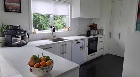 Family living in Frederick Street - Photo 5