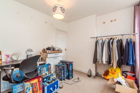 4 bed Semi-Detached House for Rent - Photo 5