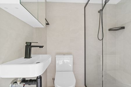 Modern 1-Bedroom Flat in Tregear - Photo 4