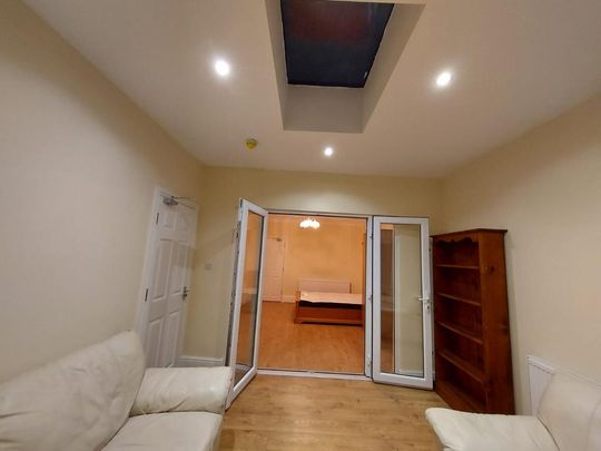 1 bedroom in a house share to rent - Photo 1