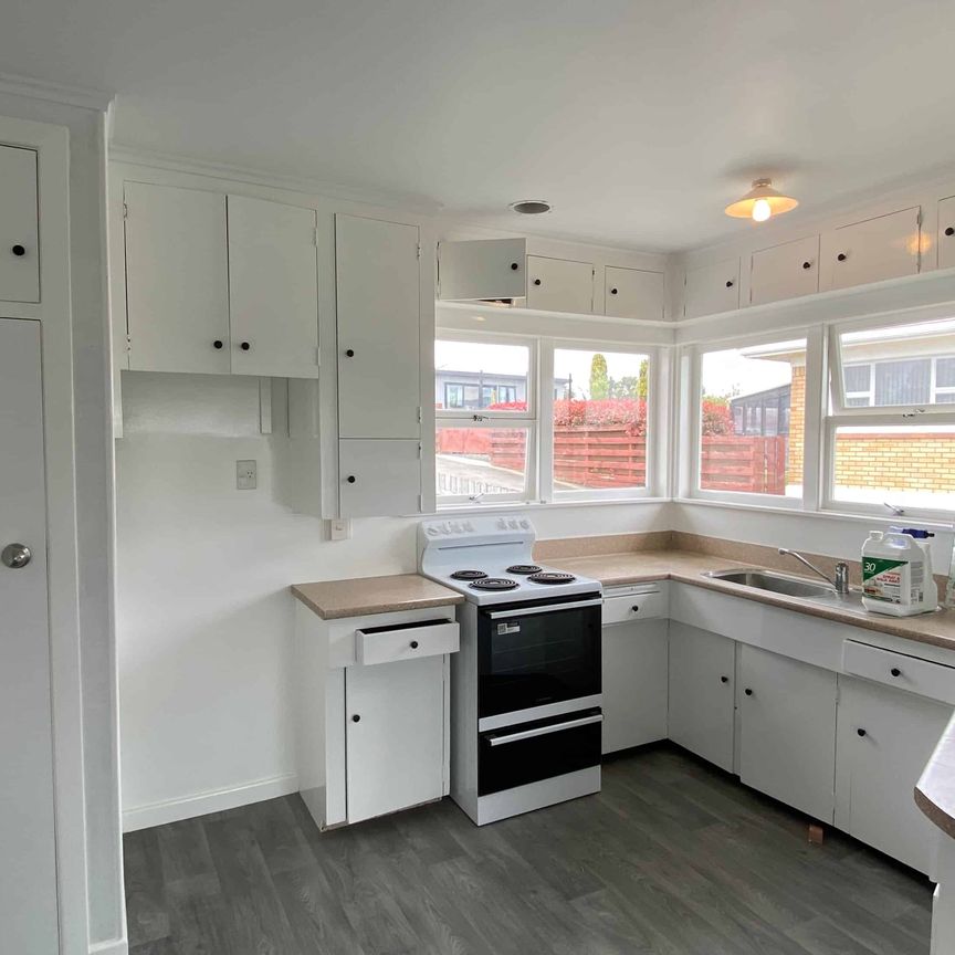 Family Home In Kamo - Photo 1