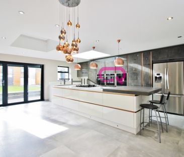 4 Bed Terraced House, Springfield Drive, IG2 - Photo 3