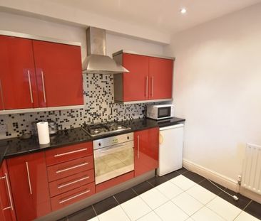 2 Bed - Grosvenor Place, Jesmond - Photo 2