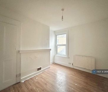 3 bedroom end of terrace house to rent - Photo 5