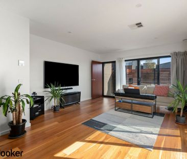 Partly Furnished Townhouse Living in Coombs - Photo 1