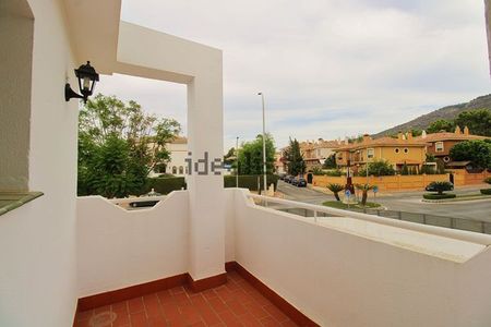 Alquiler de chalet adosado en Centro - Photo 5