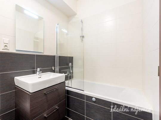 Pronájem bytu 1+kk 33 m² - Fotografie 1