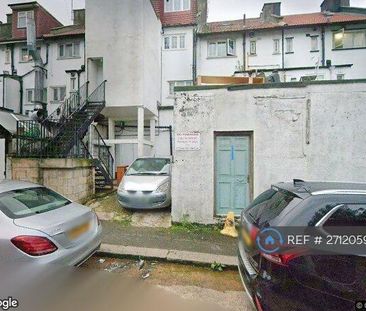 1 bedroom in a flat share to rent - Photo 1