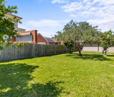 Spacious Family Home in Fawkner - Photo 2