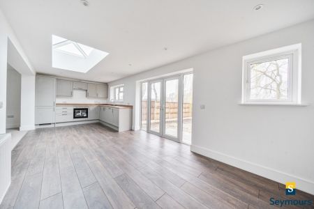 The Green, Ripley, Surrey, GU23 - Photo 2