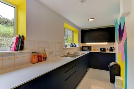 1 bedroom in a house share to rent - Photo 5