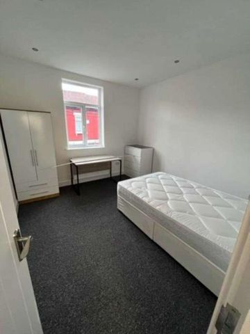 Thorn Grove, Manchester, M14 - Photo 3