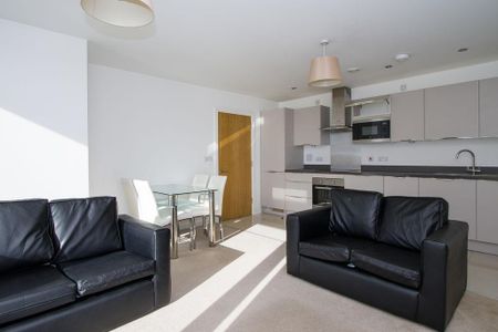 2 bedroom flat to rent - Photo 2