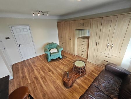 1 Bed Flat, Worcester Gardens, IG1 - Photo 5