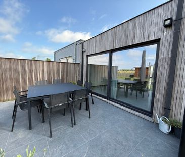 SCHELLEBELLE - Gerenoveerde rijwoning met gezellig terras. - Photo 1