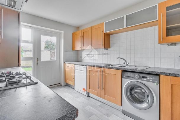 3 bedroom terraced house to rent - Photo 1