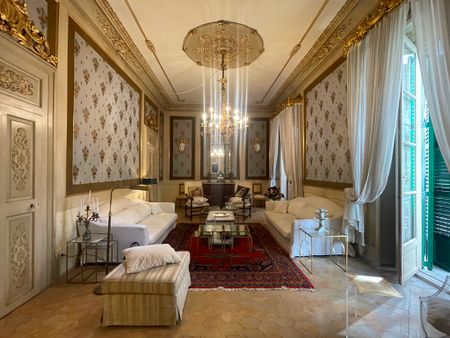 Apartamento muy representativo en planta noble 3 dormitorios, zona Plaza Mayor, Palma. - Photo 5