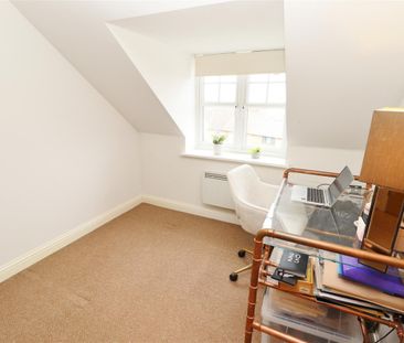 Arundel Drive, Borehamwood - Photo 3