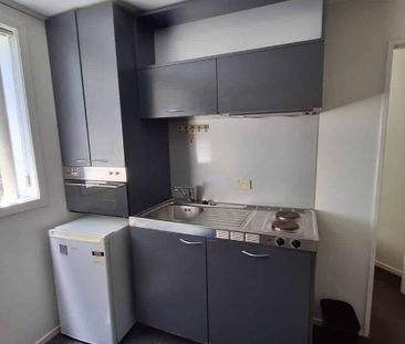 Compact Sunny Apartment - Photo 2