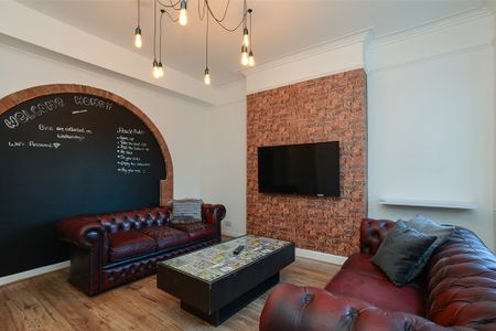 6 Bed Semi-Detached House, Greenfield Street, NG7 - Photo 2