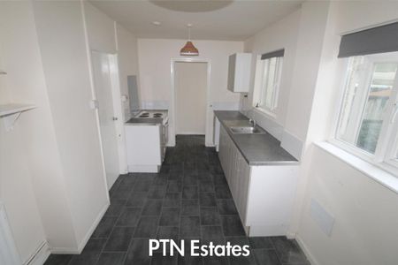 3 bedroom semi-detached house to rent - Photo 2