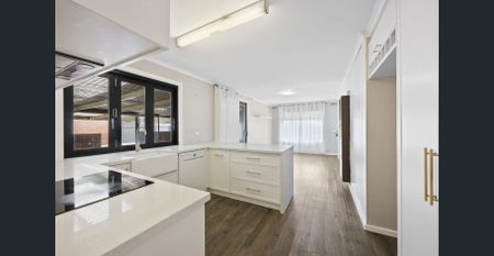 Spacious Family Home in Miners Rest - Perfect for Horse Racing Enthusiasts - Photo 3