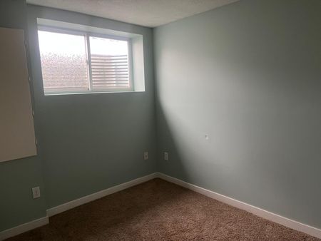 4 Bedroom Duplex with Single Attached Garage - Photo 5