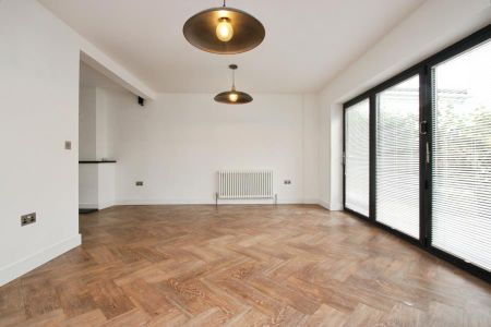 4 bedroom semi-detached house to rent - Photo 3