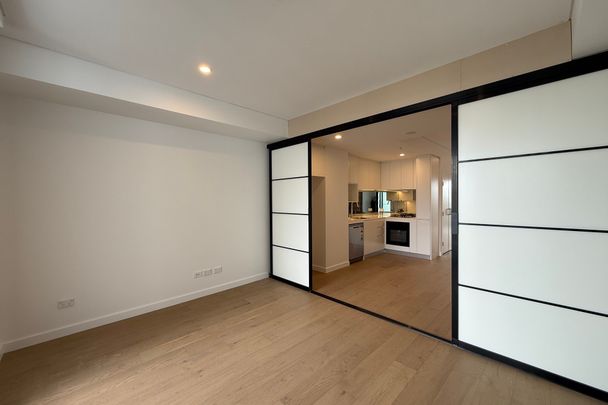 814/19 Meredith Street - Photo 1