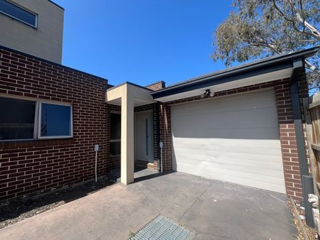 4/41 Clovelly Avenue, Glenroy, VIC 3046 - Photo 3