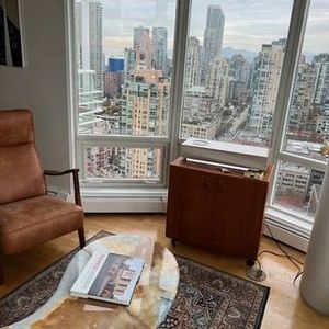 Furnished Yaletown Waterfront Condo - Photo 2