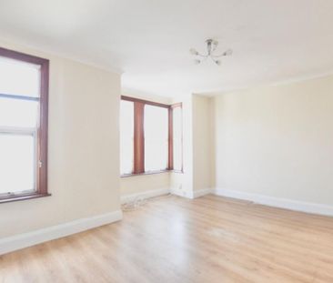 3 bedroom flat to rent - Photo 4