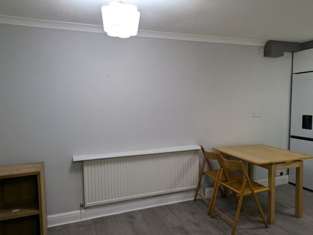 1 Bed Flat, Kingfisher Place, RG1 - Photo 3