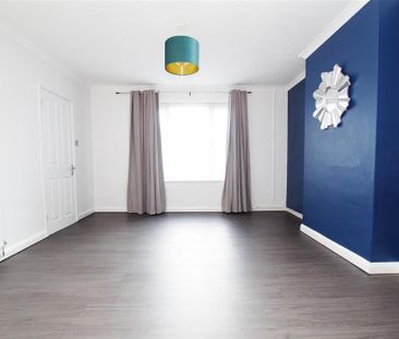 3 bedroom end of terrace house to rent - Photo 2