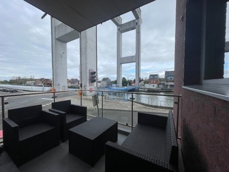 Ruim appartement met 2 kamers, terras en zicht op het water - Photo 2