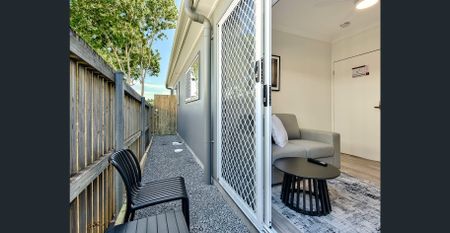 NEAR NEW FULLY FURNISHED, DESIGNER STUDIO APARTMENT– BILLS INCLUDED! - Photo 5