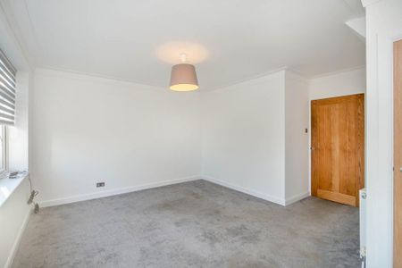3 bedroom flat to rent - Photo 5