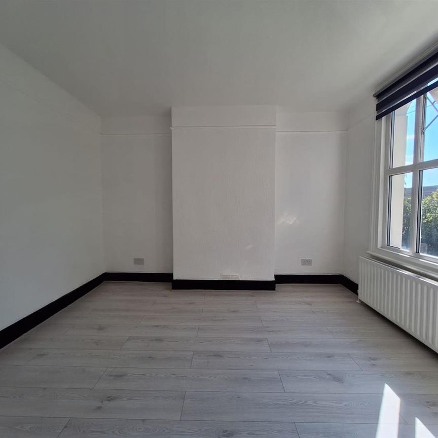 St. Lukes Road, Maidstone ME14, London - Photo 1