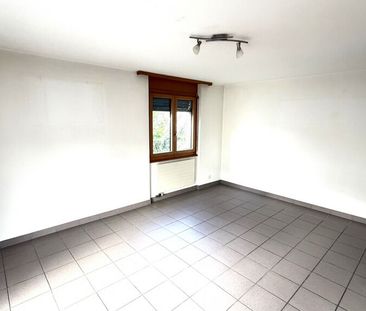 The tranquility of a residential neighborhood near shops - Foto 1