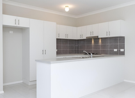 MODERN & LOW MAINTENANCE - Photo 5