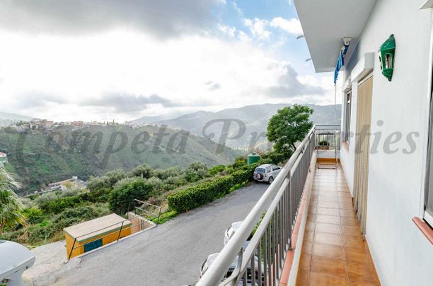 Townhouse in Cómpeta, Inland Andalucia at the foot of the mountains - Photo 1