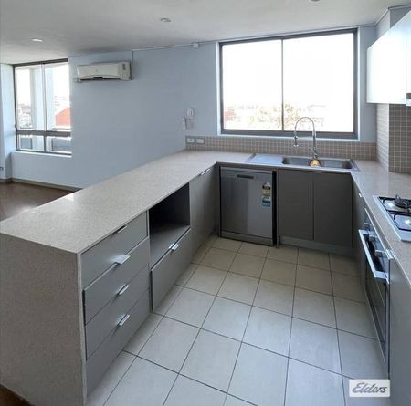 Sunny North/East facing apartment with stunning city and ocean views. - Photo 5