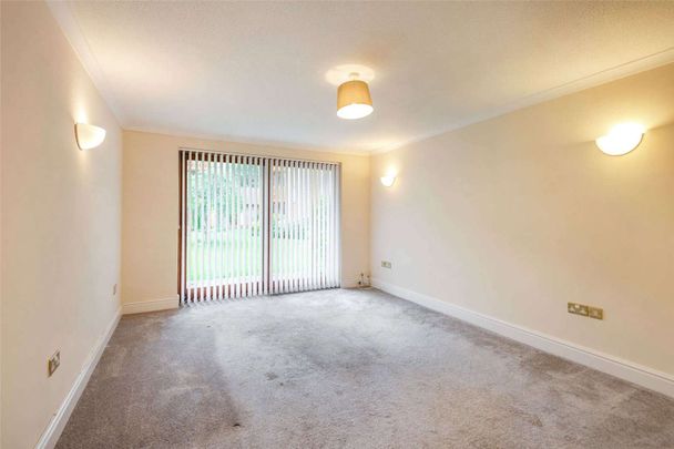 Spacious two bedroom ground floor apartment on Brooklands Avenue - Photo 1