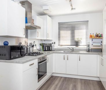 3 bedroom terraced house to rent - Photo 2