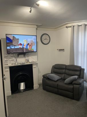 7 bedroom semi-detached house to rent - Photo 1