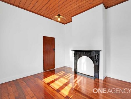 Renovated terrace within walking distance to the CBD - Photo 4