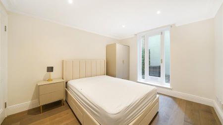 Beaufort Gardens, SW3 - Photo 3