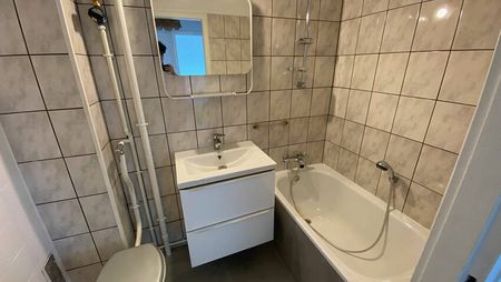 A LOUER - 2 PIECES LUMINEUX AVEC BALCON - STRASBOURG - Photo 5