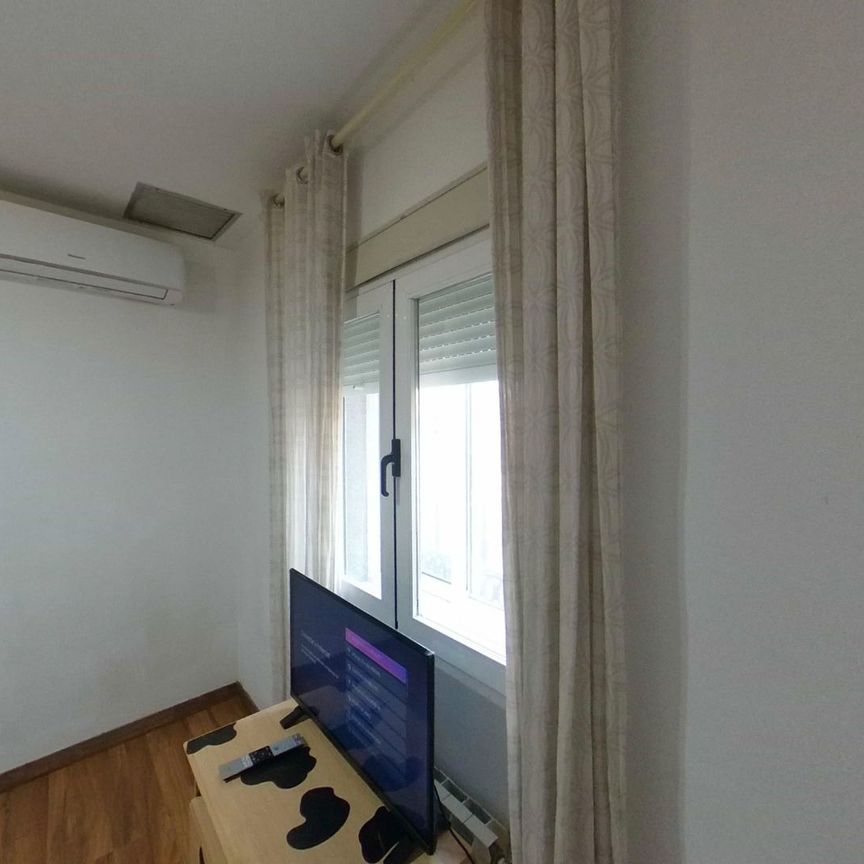 Piso de alquiler en Calle de las Fraguas, Casco Histórico de Barajas - Photo 1