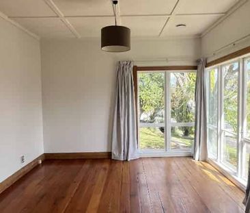 Freshly Renovated Home With Great Outdoor Living - Photo 4